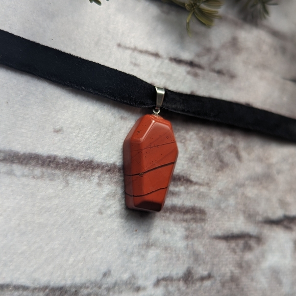 Red Jasper Coffin Stone Choker - Picture 3 of 4